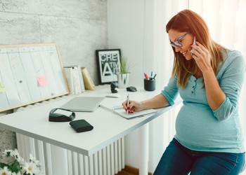 Congé maternité unique : quels changements pour les auto-entrepreneuses ?