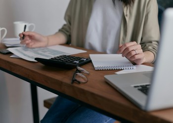 Réduction du seuil de TVA à 25 000 € en micro-entreprise