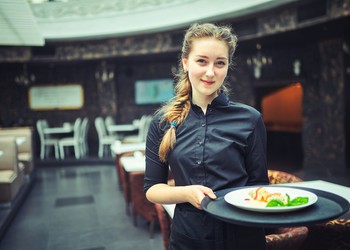 Devenir serveur en auto-entreprise