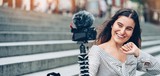 https://www.portail-autoentrepreneur.fr/media/CACHE/images/knowledgebase/influenceur-reseaux-sociaux_G4ApXNy/28151909d681d2f57005dd5f5416f90b.jpg