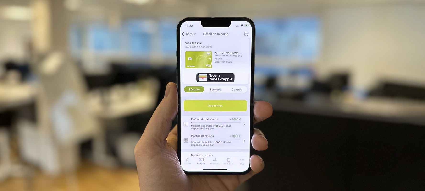 L'application iOS de Monabanq montrant un compte client sur iPhone